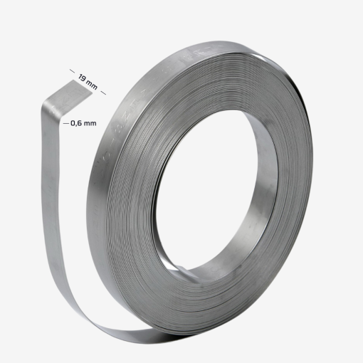 Stahlband auf Rolle mit einer Breite von 19 mm und einer Stärke von 0,6 mm, zum Umreifen und Sichern von Ladungen.
