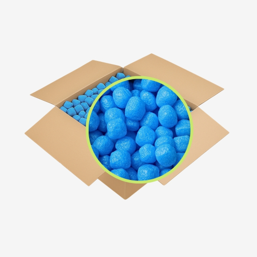 Nahaufnahme des blauen, biologisch abbaubaren Skropak -Füllmaterial für Pakete in Würfelform.