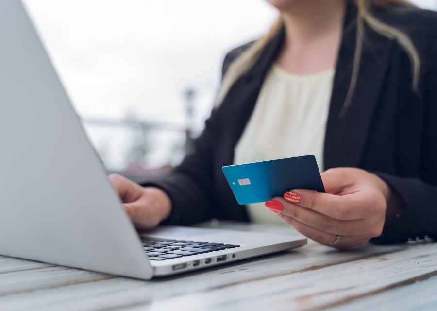 Atesty materiałów opakowaniowych – najważniejsze informacje z perspektywy e-commerce